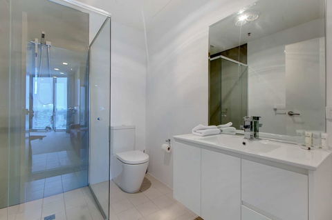 Executive Suite Adelaide CBD - Foster Accommodation 0