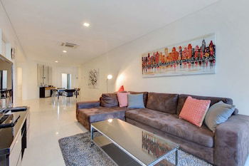 Executive Suite Adelaide CBD - Foster Accommodation 6