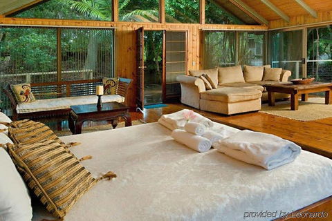 Tree Houses Of Montville - Foster Accommodation 2