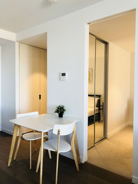 Comfy 2-Bedroom Apartment Level 5 - Foster Accommodation 3