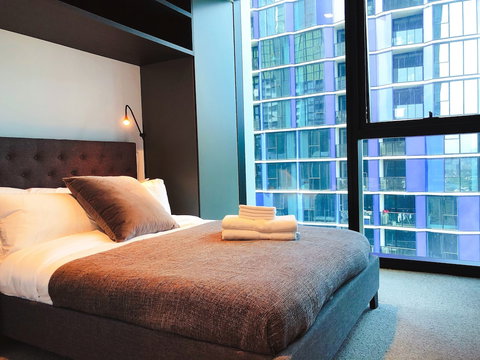 CBD Amazing View 2 Bedrooms Apartments - Foster Accommodation 5