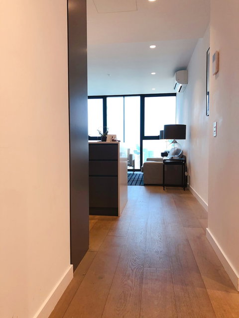 CBD Amazing View 2 Bedrooms Apartments - Foster Accommodation 3