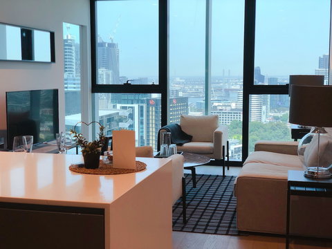 CBD Amazing View 2 Bedrooms Apartments - Foster Accommodation 2
