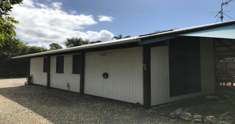 The Beach Shack Koda Beach Bungalow 1 - Foster Accommodation 3