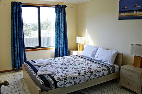 Douglas Street - Foster Accommodation 0