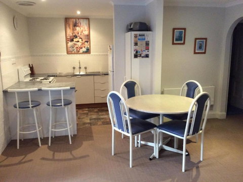 Como Lodge - Foster Accommodation 6