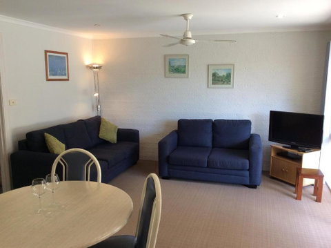 Como Lodge - Foster Accommodation 1