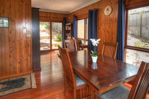 Glendell Cottage - Foster Accommodation 3