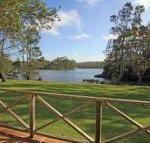 Berrara Lagoon Front Chalet - Foster Accommodation