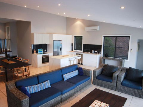 Absolutely Avoca 114a Avoca Drive Avoca Beach - Foster Accommodation 3