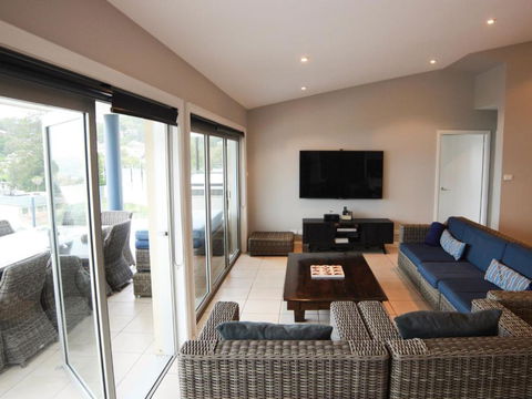 Absolutely Avoca 114a Avoca Drive Avoca Beach - Foster Accommodation 4
