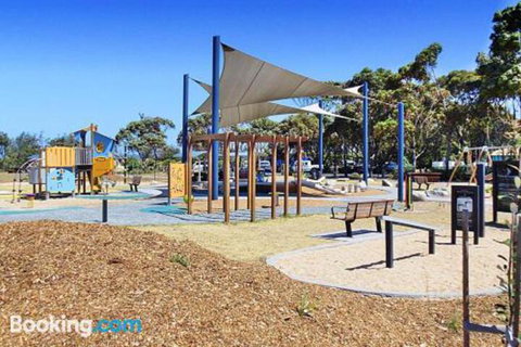 Beachcomber1 - Foster Accommodation 3