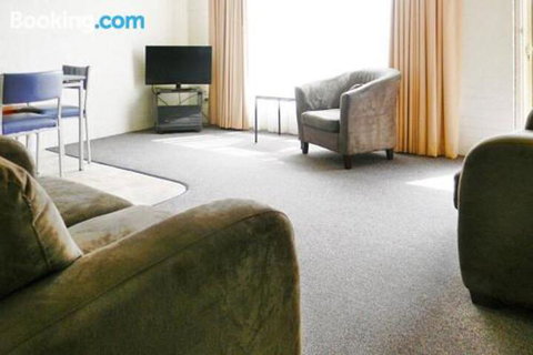 Beachcomber1 - Foster Accommodation 4