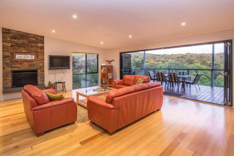 Caves Retreat - Foster Accommodation 3