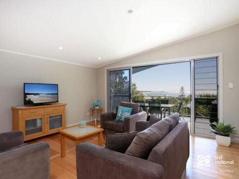 Angourie Blue 1 Great Ocean Views Surfing Beaches - Foster Accommodation 3
