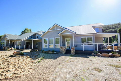 Amber Mist Villa One - Foster Accommodation 5