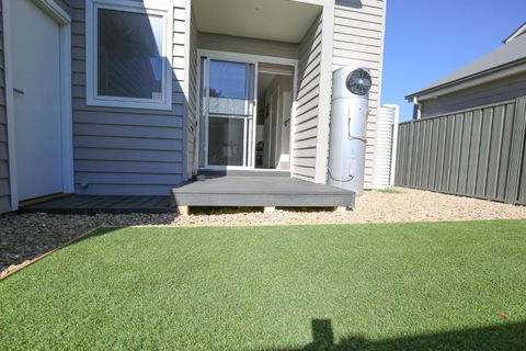 Amber Mist Villa One - Foster Accommodation 1