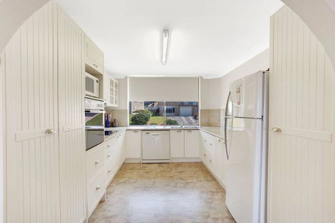 The Dunes Opposite Fingal Bay Surf Club! - Foster Accommodation 3
