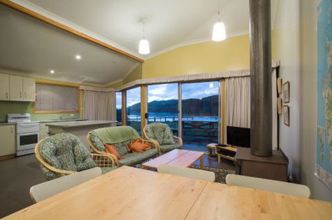 Arthur Riverfront & Sea Lodge Downstream - Foster Accommodation 1