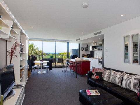LORNE CHALET APARTMENT 10 Ask About Midweek Deals - Foster Accommodation 1