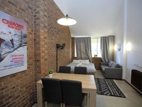 Gables 11 On Clyde Street - Foster Accommodation 2