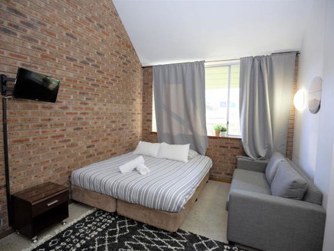 Gables 11 On Clyde Street - Foster Accommodation 6