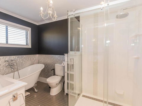 Oak & Barrel / 7 Twynam Street - Foster Accommodation 3