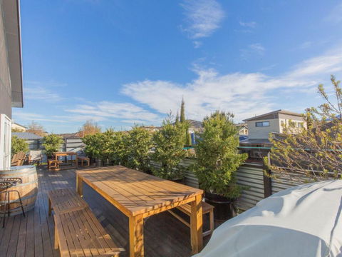 Oak & Barrel / 7 Twynam Street - Foster Accommodation 6