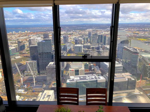 ON TOP Of THE WORLD BEST VIEWS In MELBOURNE !! - Foster Accommodation 1
