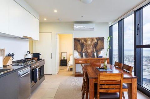ON TOP Of THE WORLD BEST VIEWS In MELBOURNE !! - Foster Accommodation 2