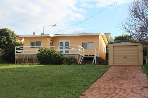 Brandis Beach House - Foster Accommodation 0