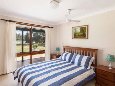 11 Bay Street Waterfront Holiday - Foster Accommodation 6