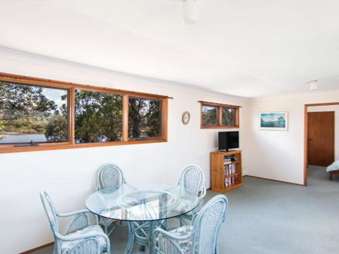 11 Bay Street Waterfront Holiday - Foster Accommodation 3