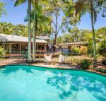 8 Satinwood Drive Rainbow Shores Architecturally Designed Pool Walk to Beach - Foster Accommodation