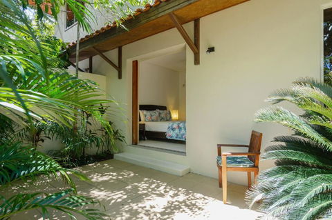 Balinese Beachfront Villa - Foster Accommodation 3
