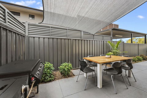 Lake Escape On Pool Avenue - Foster Accommodation 6