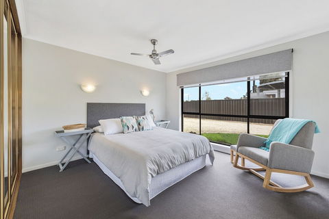 Lake Escape On Pool Avenue - Foster Accommodation 2