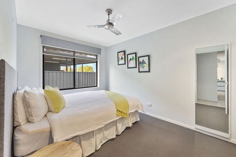 Lake Escape On Pool Avenue - Foster Accommodation 0