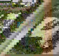 Belle Escapes - Sapphire Suite Absolute Beachfront Alamanda Resort 17