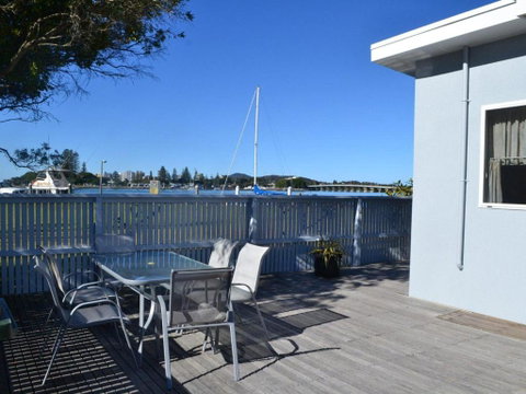 2 Rockpool Road - Foster Accommodation 1