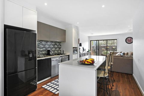 2 Bedroom Townhouse Family & Corporate Bookings Only - Foster Accommodation 5