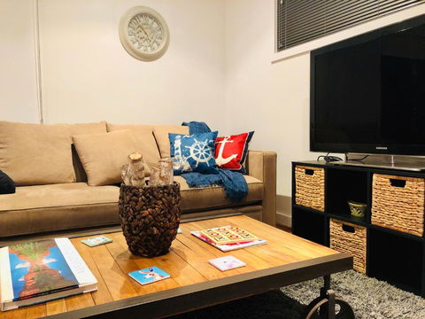 2 Bedroom Townhouse Family & Corporate Bookings Only - Foster Accommodation 3
