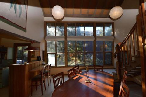 Beautiful Woodridge Chalet - Foster Accommodation 6