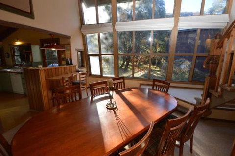 Beautiful Woodridge Chalet - Foster Accommodation 2