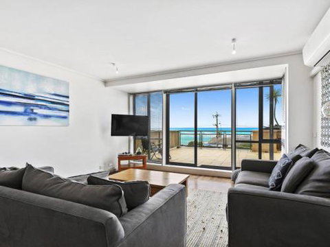 APARTMENT 12 PACIFIC APARTMENTS Across From The Pier - Foster Accommodation 2