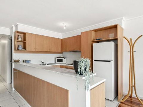 APARTMENT 23 PACIFIC APARTMENTS Sit On The Deck & Soak In The View - Foster Accommodation 3