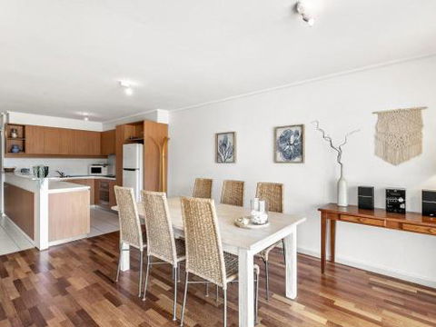 APARTMENT 23 PACIFIC APARTMENTS Sit On The Deck & Soak In The View - Foster Accommodation 6