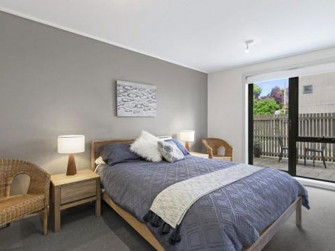 APARTMENT 23 PACIFIC APARTMENTS Sit On The Deck & Soak In The View - Foster Accommodation 2