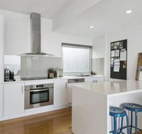 LOUTTIT BAY APARTMENT 2 Main Street with wifi  views - Foster Accommodation