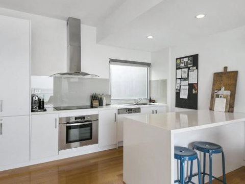 LOUTTIT BAY APARTMENT 2 Main Street With Wifi & Views - Foster Accommodation 0